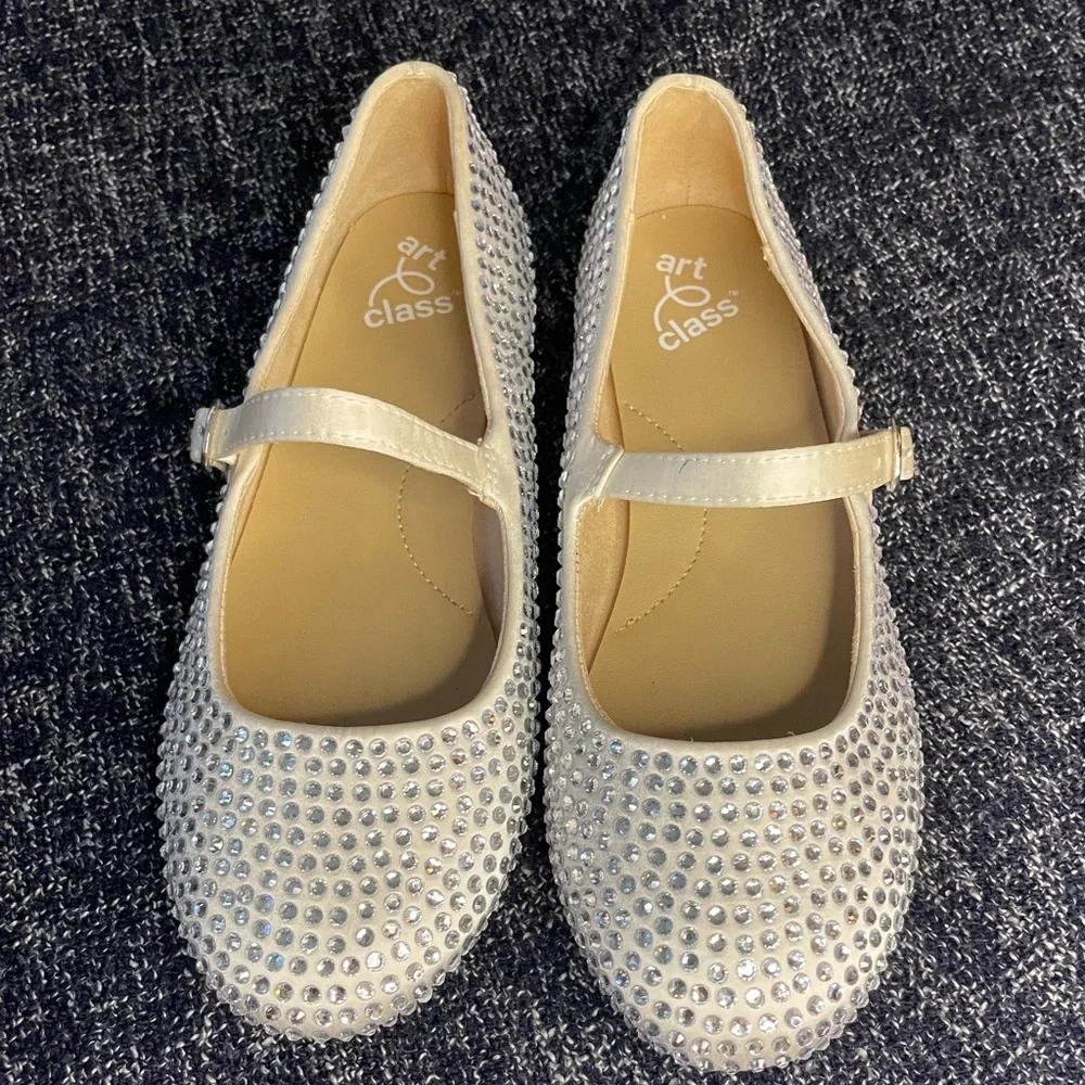 NWOT art class Silver Rhinestone Mary Janes
